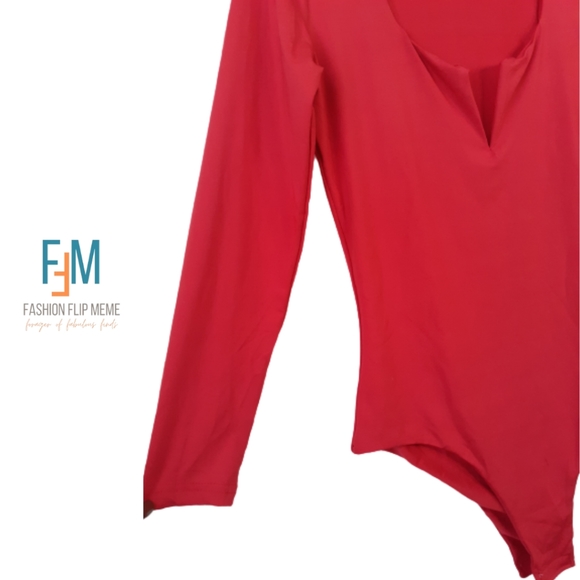 New! Women's Long Sleeve Notched V Neck Bodysuit - Picture 2 of 4